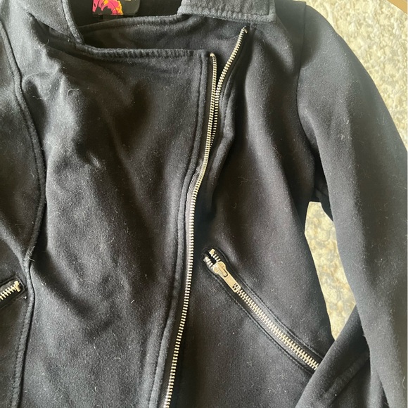 Forever 21 Black and Brown Sweatshirt with Asymmetrical Front - Picture 5 of 11